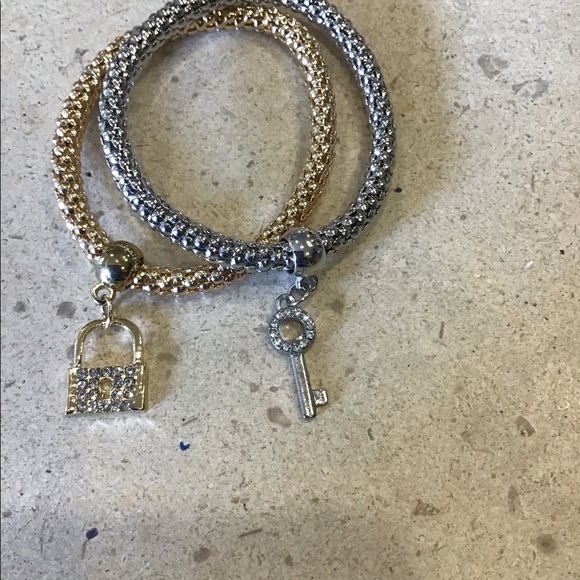 Bracelets - Picture 7 of 9